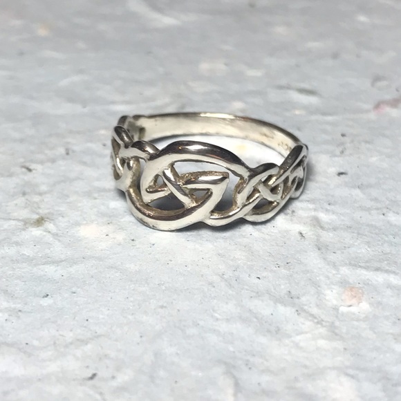 925 Sterling Jewelry Jewelry - 925 Celtic Knotted Design Sterling Silver Ring Size 7.5 EVC